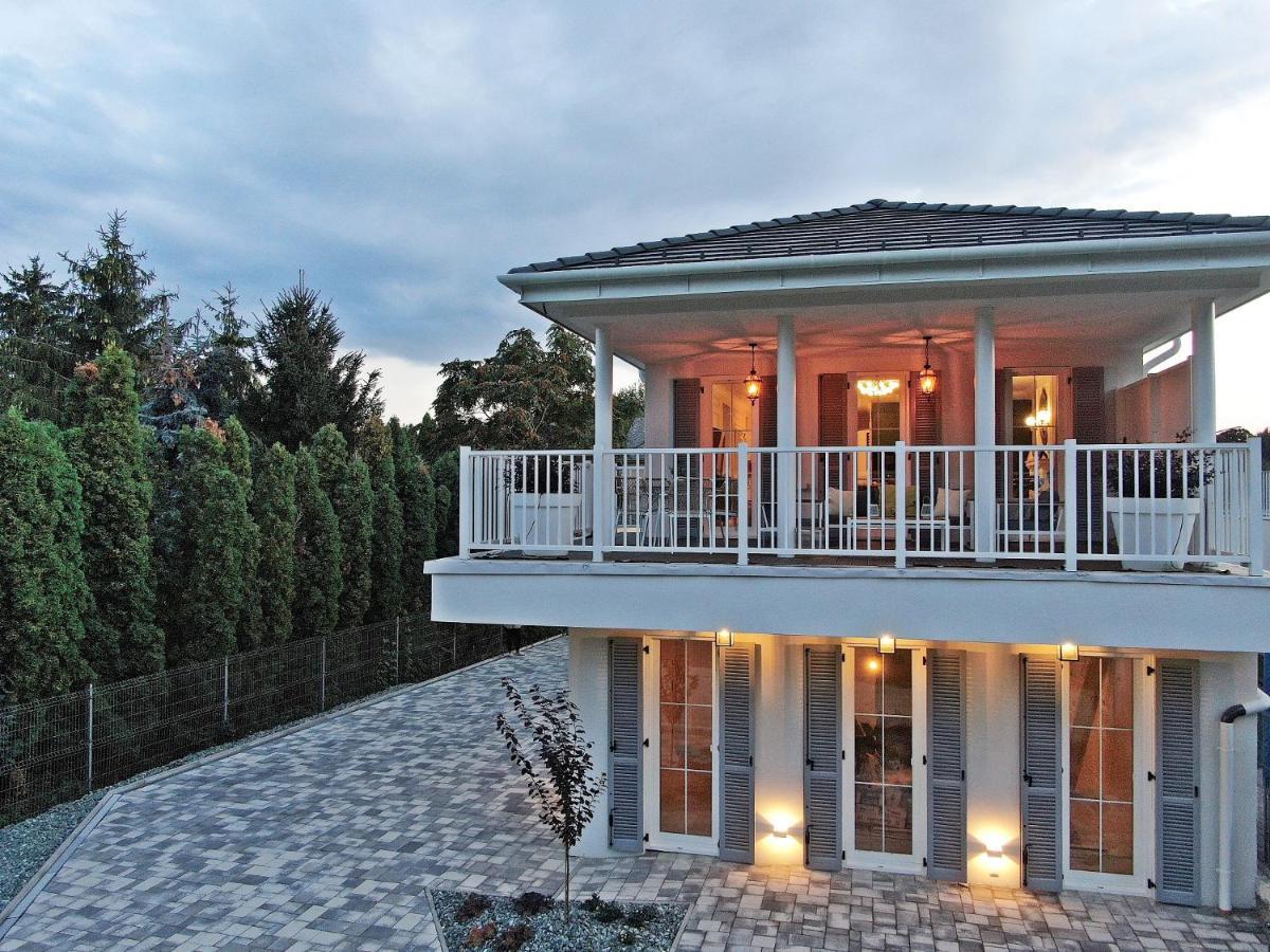 The Doors Luxury Apartment Mosonmagyaróvár Eksteriør billede