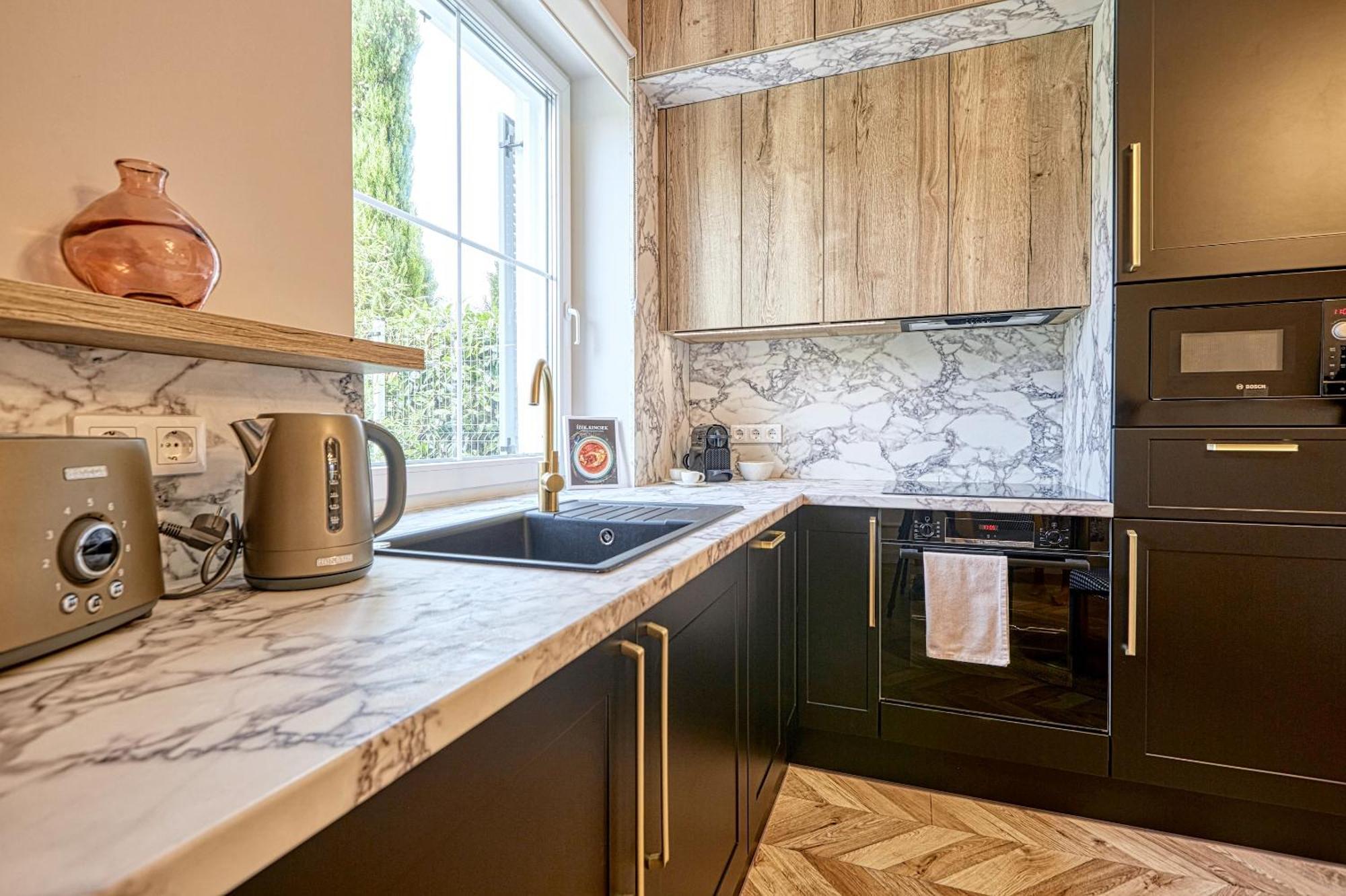The Doors Luxury Apartment Mosonmagyaróvár Eksteriør billede